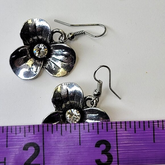 Floral Silver Tone Earrings - Picture 8 of 9